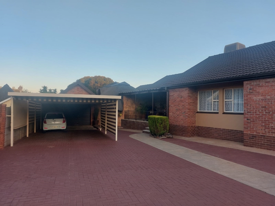 4 Bedroom Property for Sale in Monument Heights Northern Cape